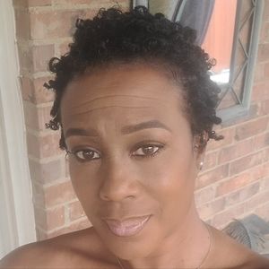 Meet your Posher, Yvette